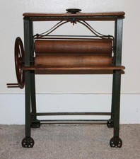 VINTAGE CHILD'S WASHING