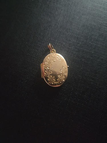 9ct yellow gold locket - locket, flowers