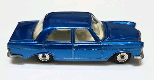 Dinky toys 160 mercedes - 160,