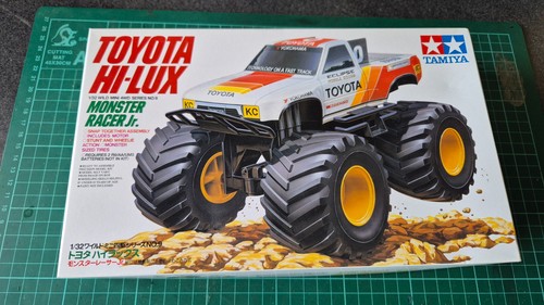 Tamiya 17009 toyota - 1/32,