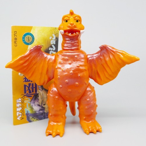 Ultraman sofubi kaiju peguila - ultraman,