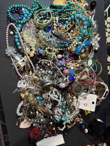 7kg costume jewellery job - 5.7kg,