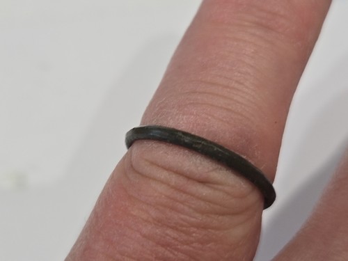Roman bronze finger ring - bronze,