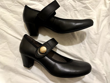 Ladies Navy, Soft & Smart, Size 7.5, Gabor shoes with easy to open straps