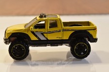 Hot Wheels '10 Toyota Tundra toy truck die-cast vehicle kidtoy/colectable 1:64