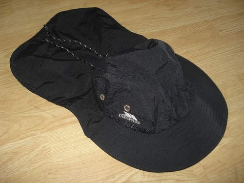 Trespass black poly neck flap - poly,