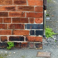 Photo 6x4 Bench mark, 81 Park