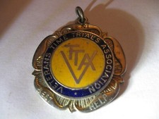 RARE OLD 1983 VETERAN CYCLING TIME TRIALS ASSOCIATION ENAMEL CREST MEDAL