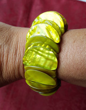 Green colour statement shell stretch bracelet