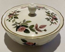 WEDGWOOD Bone China Hathaway Rose Covered Dish England Gold Trim 9cm x 14cm