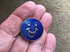HAPPY SMILEY FACE BLUE ENAMEL PIN BADGE