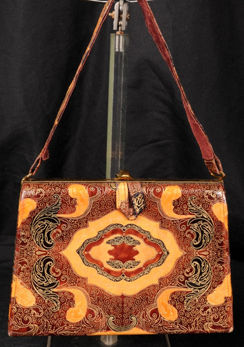 Beautiful vintage 1940 - 1940's, gold
