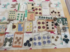 SELECTION VINTAGE BUTTONS ON