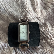 Gucci ladies gold tone - g,