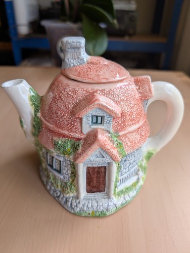 Vintage china teapot cottage - vintage, teapot,