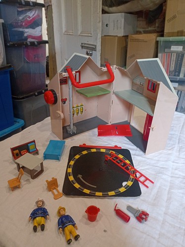Fireman sam fire house - fireman, well