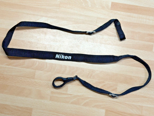 Nikon black standard shoulder - black,