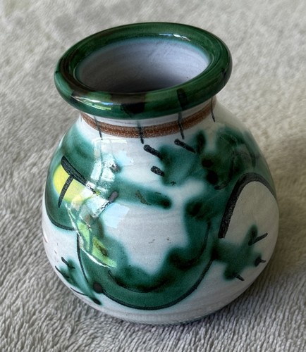 Tintagel pottery dragon - pottery, eye"