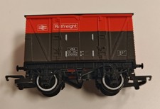 HORNBY OO GAUGE BR 12 TON RAILFREIGHT VEA VAN R117