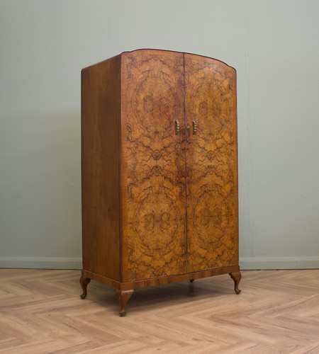 Walnut art deco compactum - art,