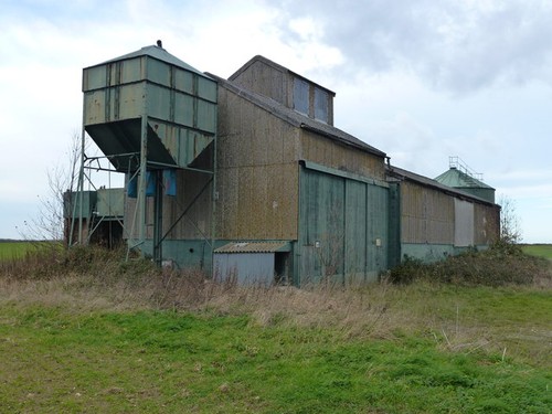 Photo disused grain dryer - photo,