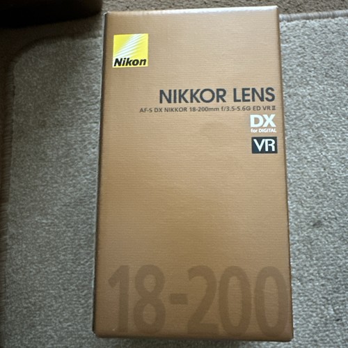 Nikon 200mm 5 - f3.5-5.6, g