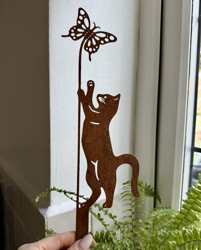 Cute rusty metal cat - rusty,