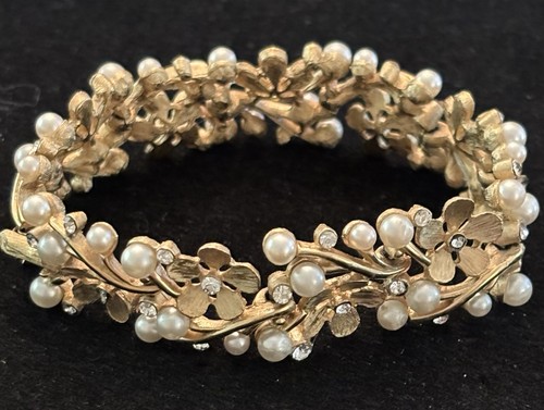 Signed crown trifari gold - trifari,
