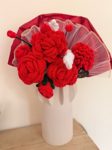 Handmade yarn rose bouquet - bouquet, –