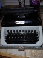 VINTAGE LILLIPUT TYPEWRITER -