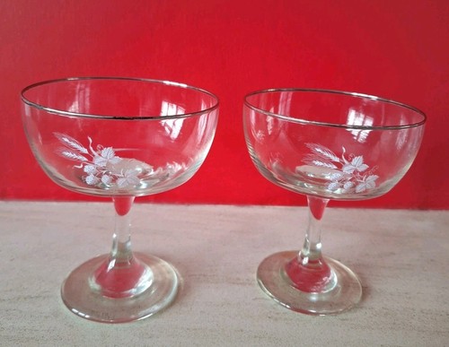 Two vintage champagne coupe - vintage,