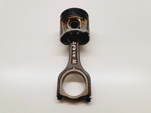 Engine piston and - engine,