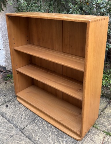 Stunning modern ercol windsor - stunning,
