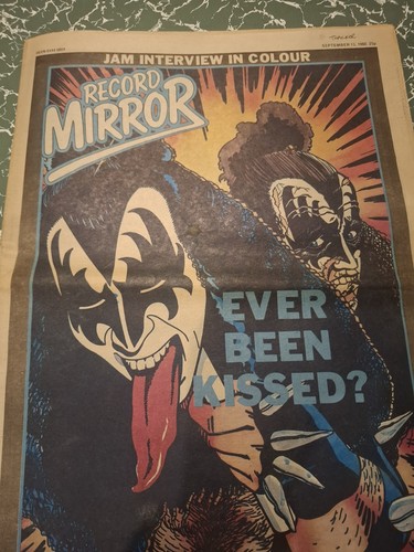 Kiss record mirror - record,