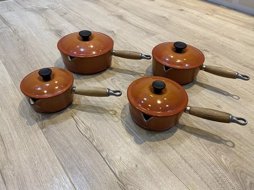 Vintage creuset cast - le, iron