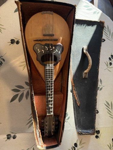 Vintage mandolin made - vintage, in