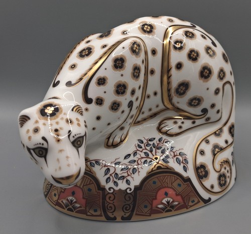 Royal crown derby - crown, paperweight