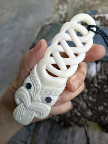 Maori triple twist - wheku, tiki
