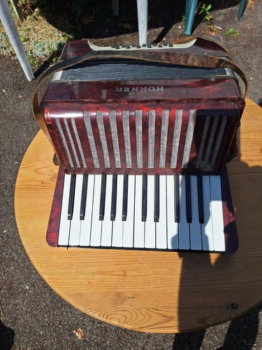 Bass key red hohner - 25,