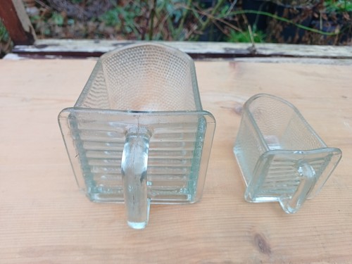 Old smaller glass pouring - old,