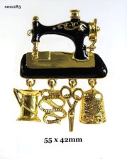 GOLD PLATED & ENAMELLED BROOCH OF A SEWING MACHINE - 59 x 41 mms...SM1285
