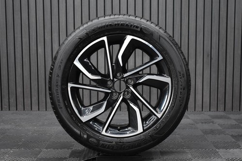 Alloy wheel with - mg,