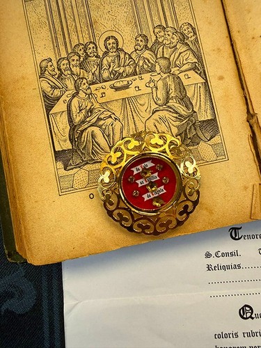 Multi reliquary from hair - -,