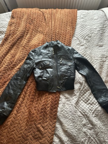 River island cropped - island, real
