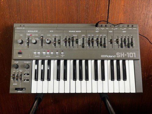 Roland 101 monophonic bass - monophonic,
