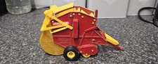 Britains Farm Vermeer Farmhand Round Baler  9532 with 'straw' bale. 1/32 Scale!
