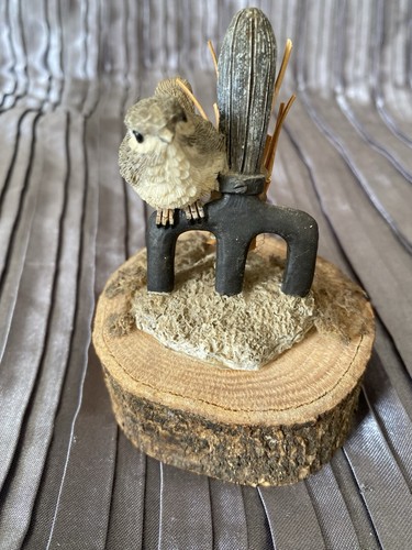 Wren bird wooden log - bird, on