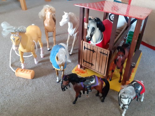 Vintage wooden sindy stable - wooden,
