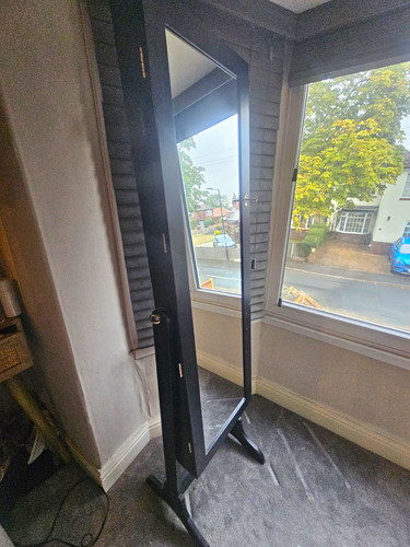 Black free standing - free,