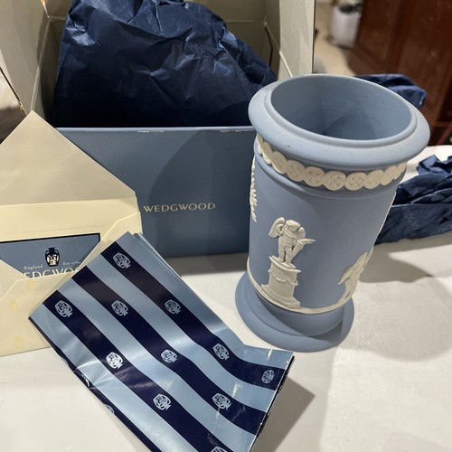 Wedgwood apollo vase marked - wedgwood,